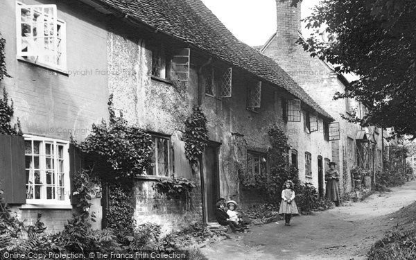 Photo Of Guildford Cottages On St Catherine S Hill 1909