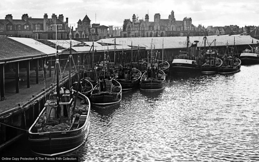 Aberdeen, Trawlers alongside the Fish Dock on Albert Quay 1961