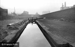 Locks On The Canal Near Witton Hall 1964, Birmingham