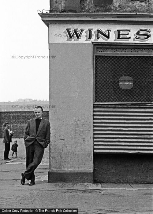 Photo of Glasgow, Street Corner, The Old Gorbals 1961