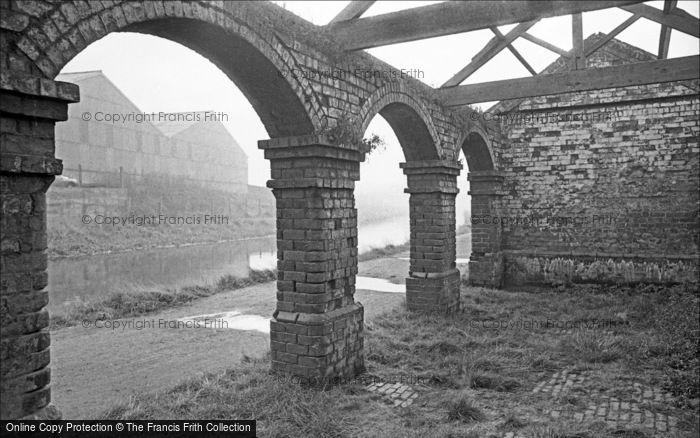 Photo of Oldbury, Abandoned Stables For Canal Horses 1964