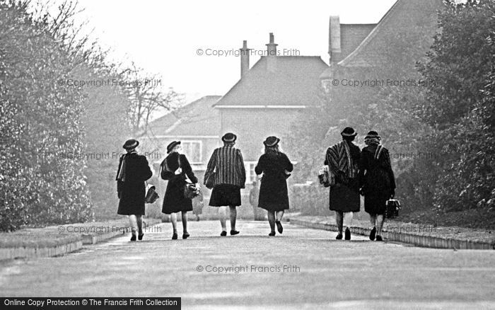 Photo of Oldbury, Barnford Hill Park, Grammar Schoolgirls 1964