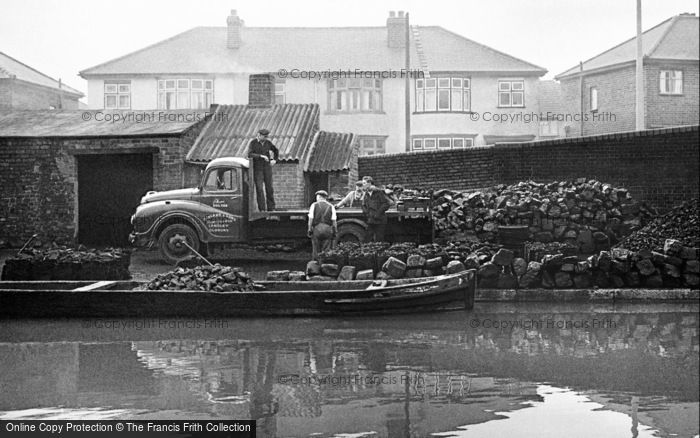 Photo of Oldbury, Slades Coal Yard 1964