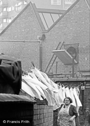 Washerwoman 1964, Oldbury