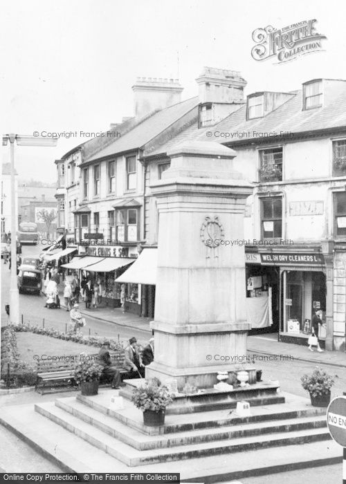 Photo of Aberdare, Victoria Square c.1960