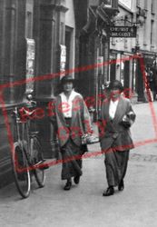 Ladies On Frogmore Street 1914, Abergavenny