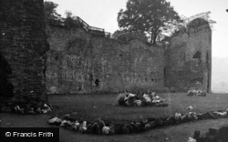 The Castle 1953, Abergavenny