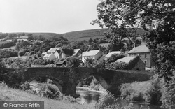 Village And The Bridge 1950, Abergorlech