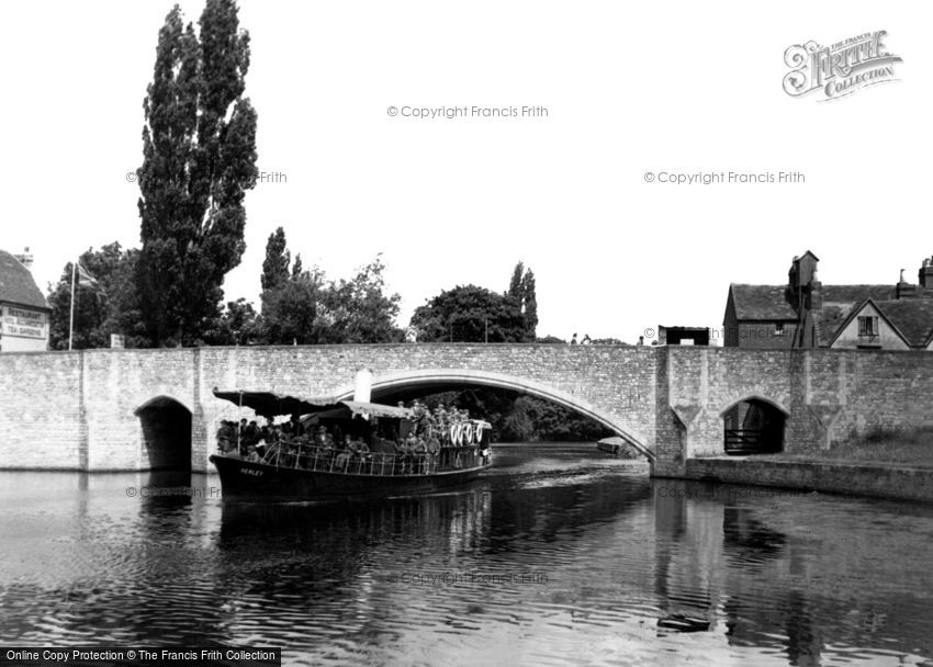 Abingdon, Bridge and River Steamer c1947