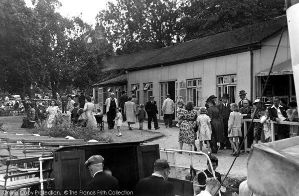 Photo of Abingdon, Bridge Restaurant and Tea Gardens c1950