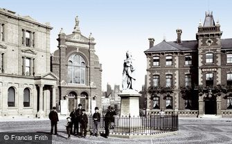 Abingdon, Market Place and Queen Victoria Statue 1890