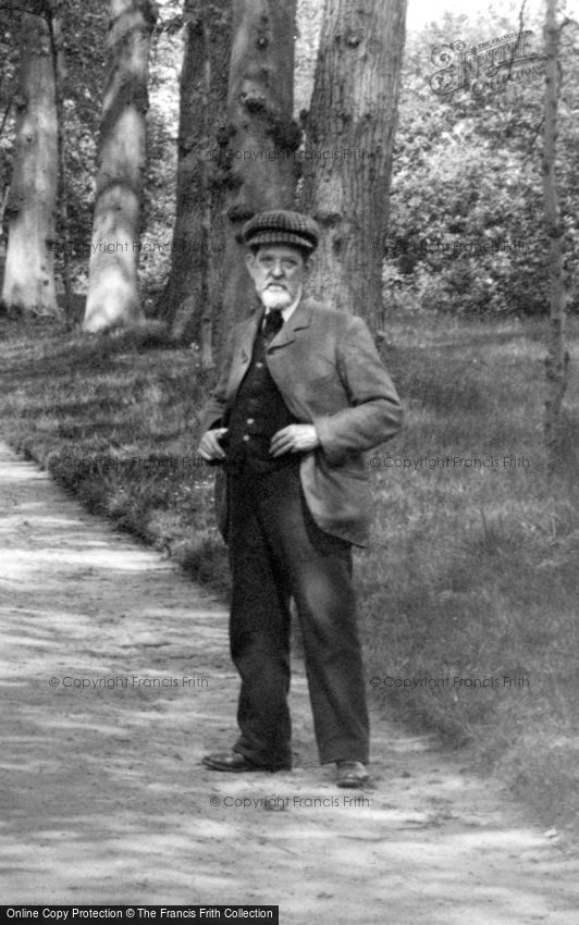 Addlestone, Old Man, St George's Avenue 1906