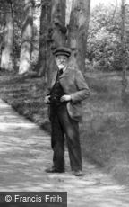 Addlestone, Old Man, St George's Avenue 1906