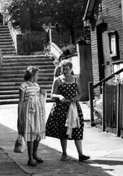 Summer Fashion, Town Steps c.1960, Aldeburgh