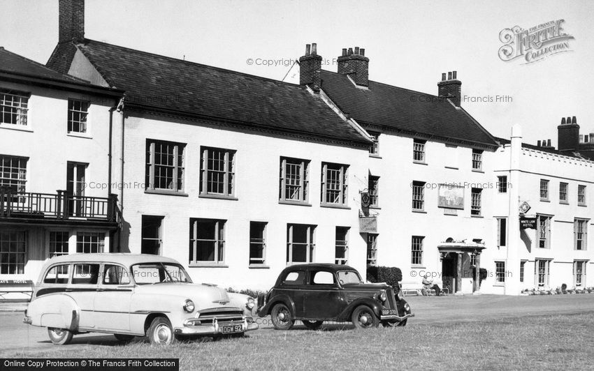 Aldeburgh, White Lion Hotel c1955