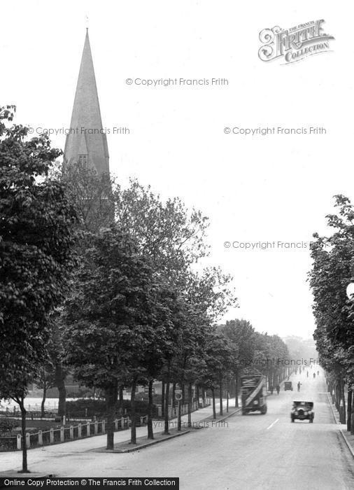 Photo of Aldershot, Church And Queen's Avenue 1928