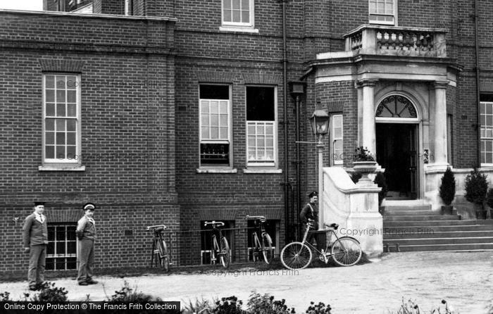 Photo of Aldershot, Connaught Hospital Entrance 1905