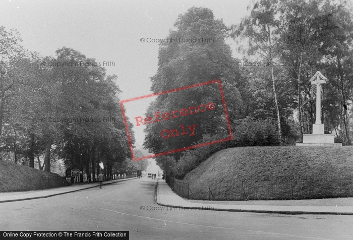 Photo of Aldershot, Hospital Hill And Second Division Memorial 1928