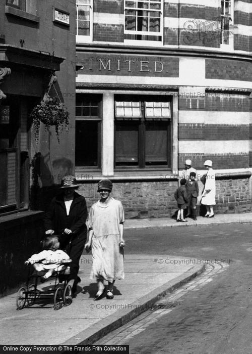Photo of Aldershot, Pram, Victoria Road 1927