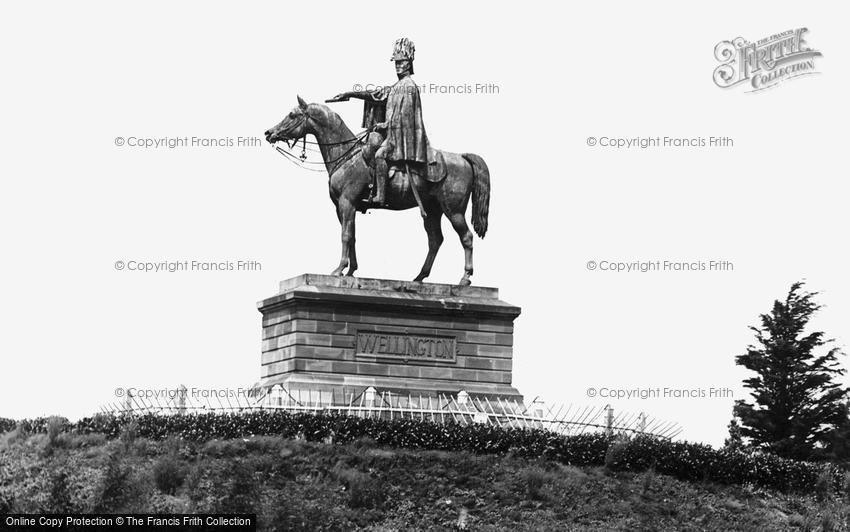 Aldershot, the Wellington Statue c1960
