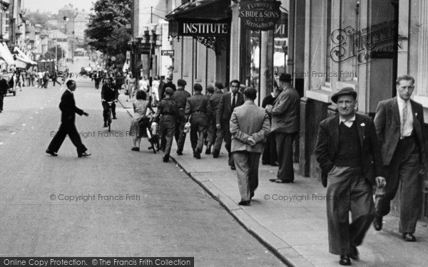 Photo of Aldershot, Victoria Road, People 1949