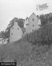 1953, Aldie Castle
