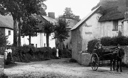 Village 1906, Alfington