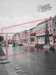 Canal c.1938, Alkmaar