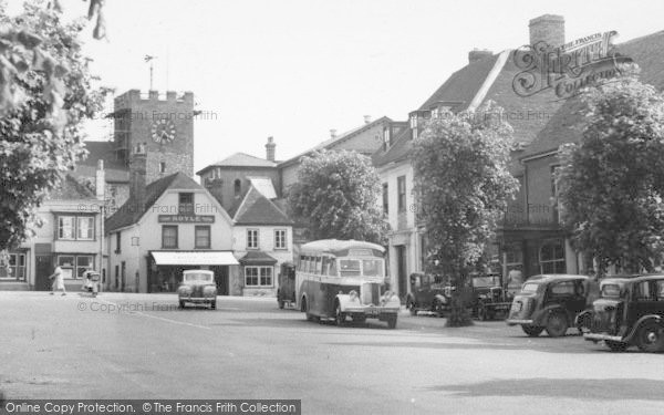 Photo of Alresford, Broad Street And St John The Baptist's Church c.1950