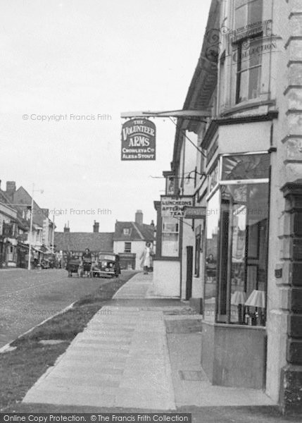 Photo of Alresford, The Volunteer Arms c.1950