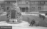 Crown Close, The Cairn War Memorial 1927, Alton