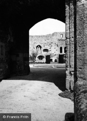 Castle 1950, Amberley