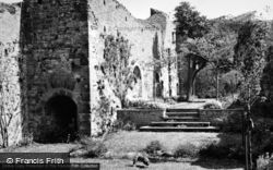 Castle Courtyard 1949, Amberley