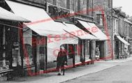 Queen Street, Shopping Parade 1955, Amble