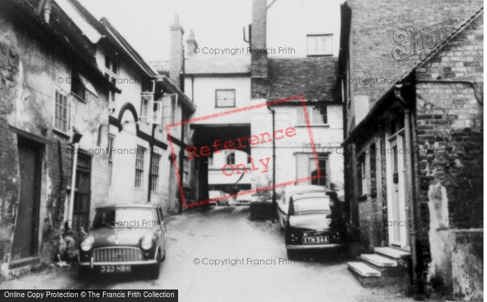 Photo of Ampthill, Kings Arms Yard c.1965