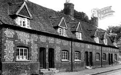 Almshouses 904, Andover