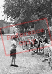 Boys In The Village 1953, Angle