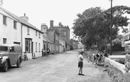 The Village 1953, Angle