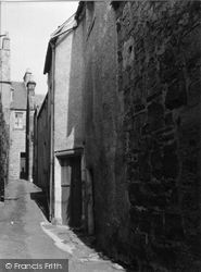 Anstruther, Easter, House in Castle Wynd 1953