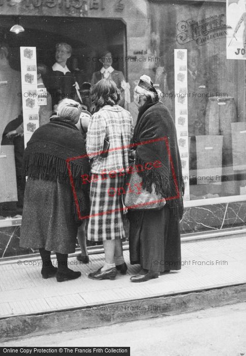 Photo of Arles, Three Ladies 1939