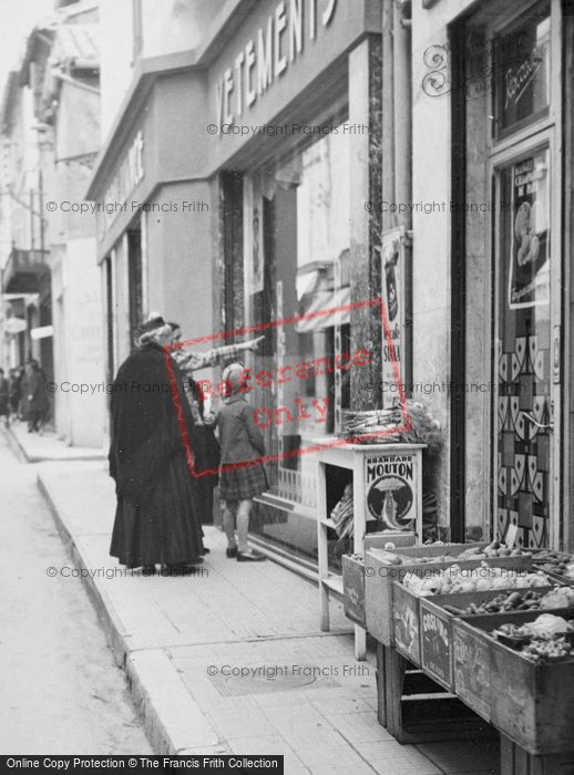 Photo of Arles, Window Shopping c.1939