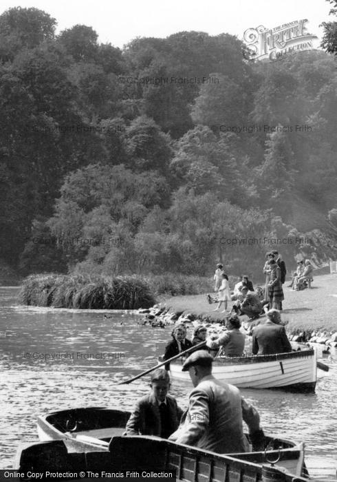 Photo of Arundel, Families Boating, Swanbourne Lake c.1955