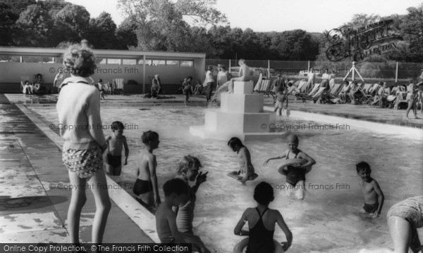 Photo of Arundel, Fitzalan Swimming Pool c.1960