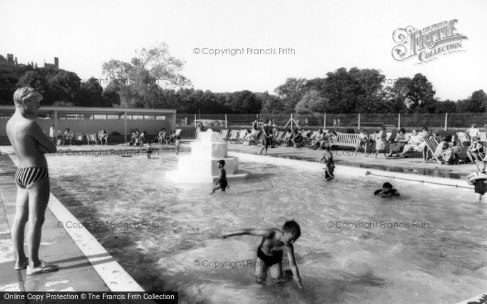 Photo of Arundel, Fitzalan Swimming Pool c.1960