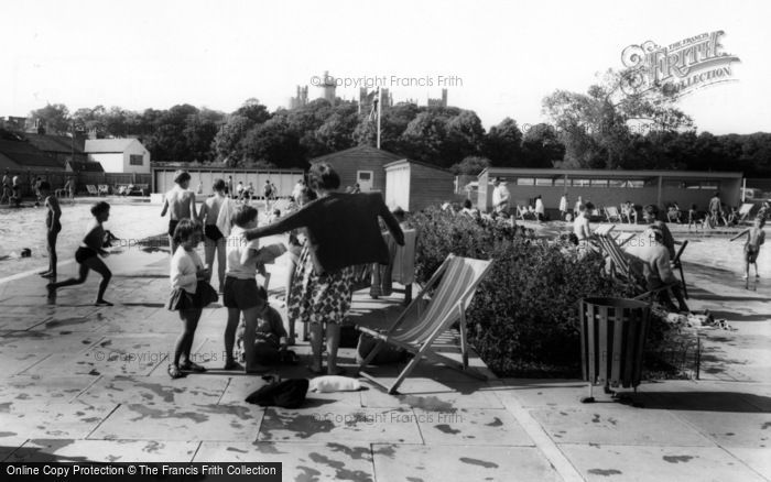 Photo of Arundel, Fitzalan Swimming Pool c.1960