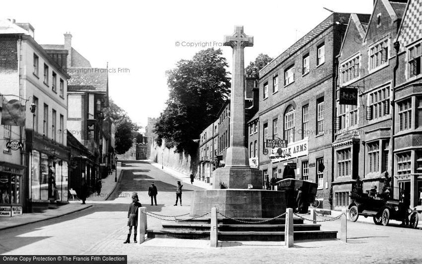Arundel, High Street and War Memorial 1923