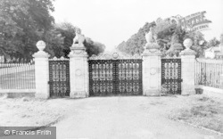 The Golden Gates c.1960, Ascot