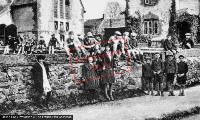 Photo of Ashbury, School Children c.1926