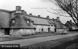 Thatched Cottages c.1960, Ashby St Ledgers
