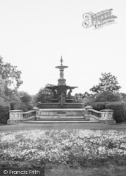 Victoria Park Fountain c.1960, Ashford